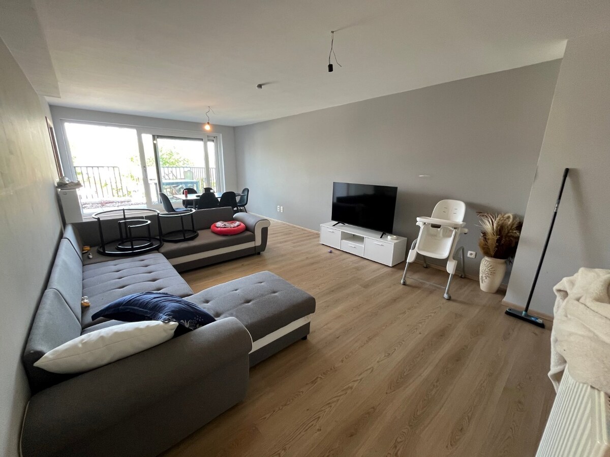 Aangenaam 1-slpk-appartement met terras en garage. 