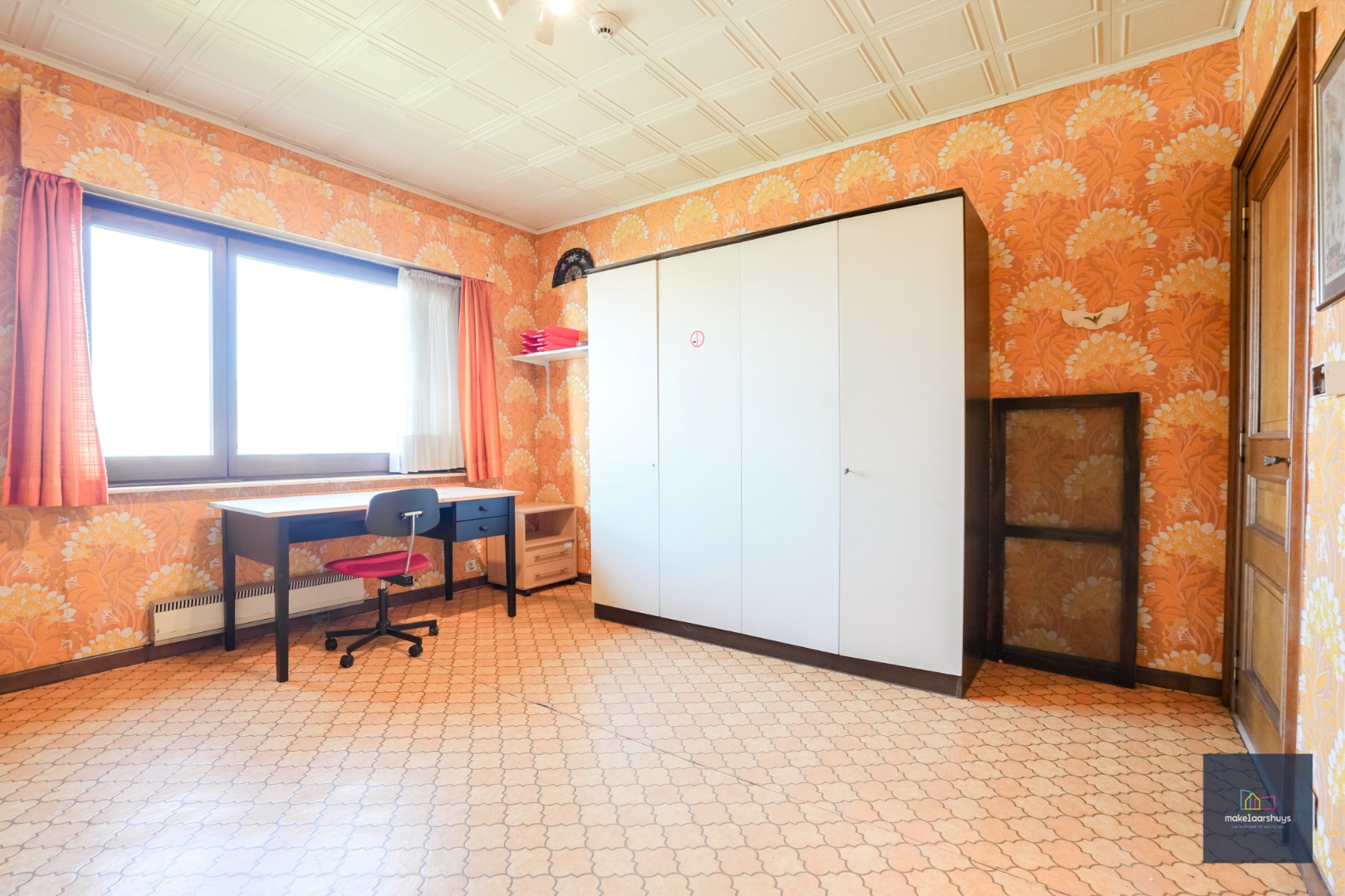 Ruime bungalow met garage op 1980m² grond 