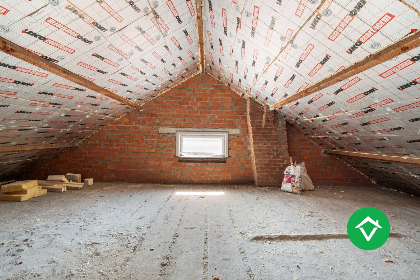 Instapklare woning met 4 slaapkamers en loods te Koekelare 