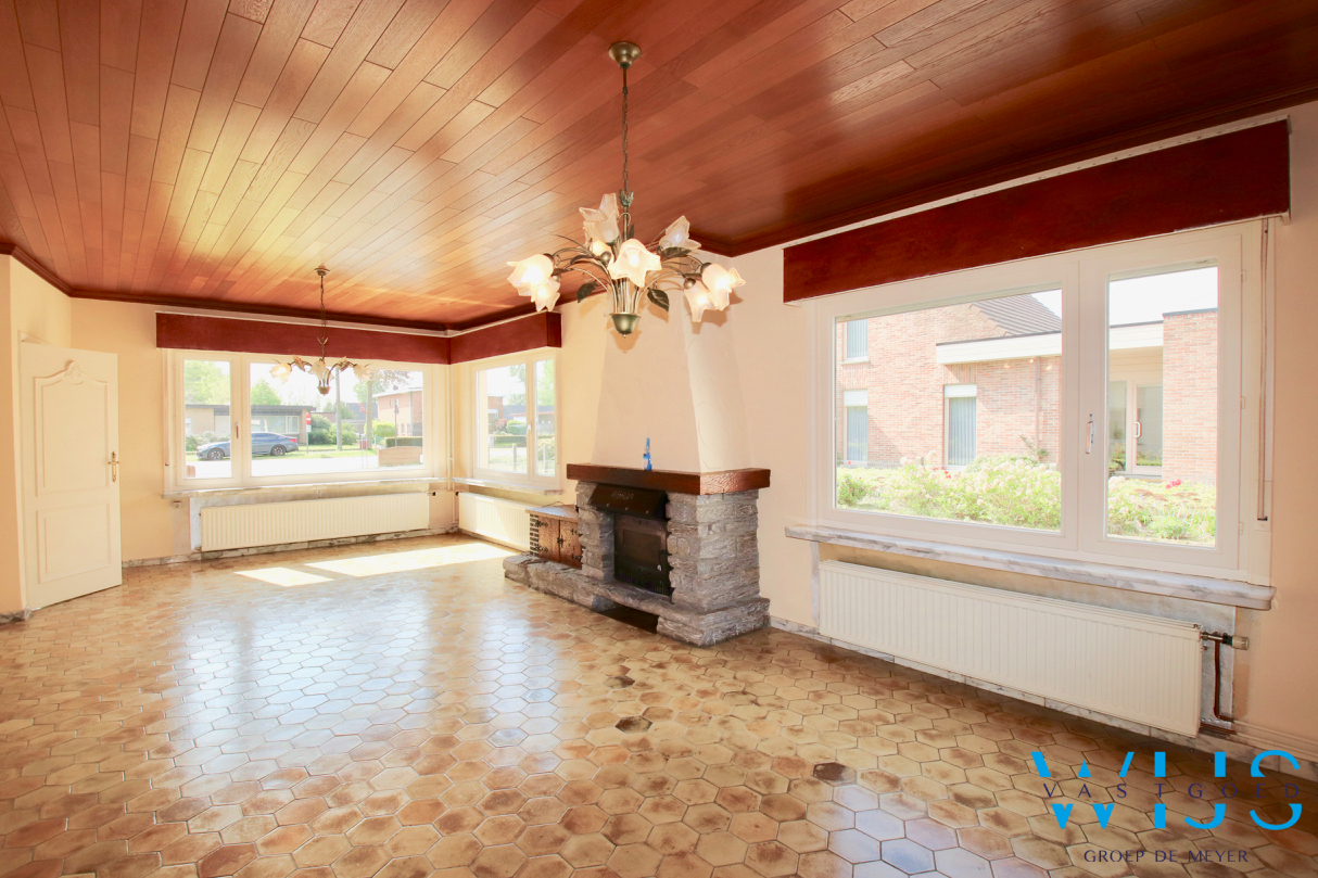 Ruime bungalow met bijgebouw op een ideale locatie in Assenede ! 