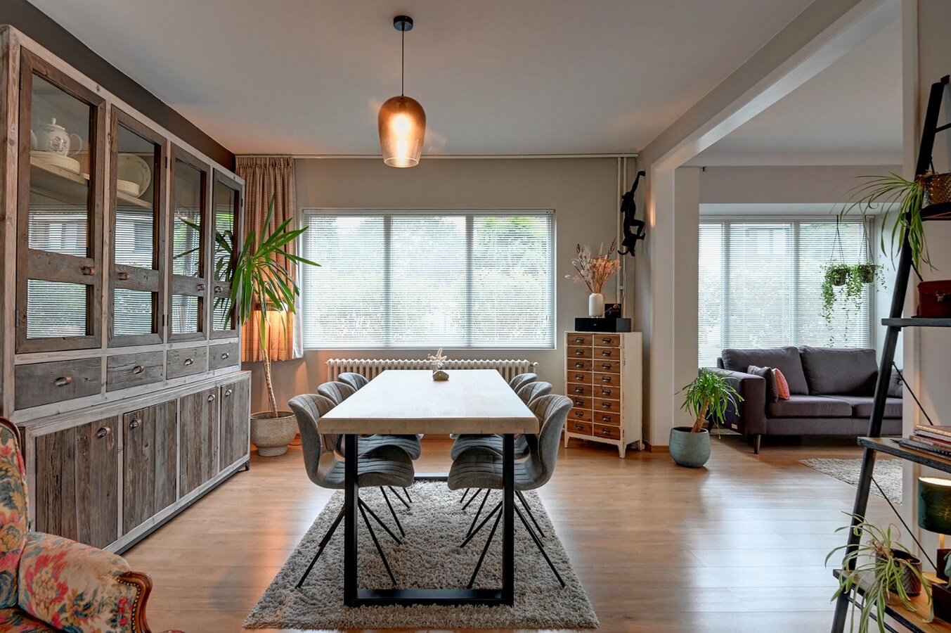 Totaal gerenvoveerde, charmante, halfopen woning met tuin, terras en garage in Kuringen (Hasselt ) 