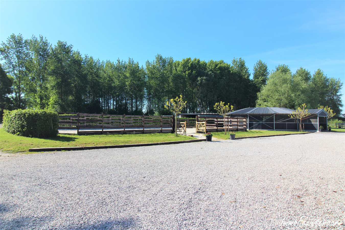 Professional recently built equestrian center on more than 3ha at Hannut (Luik/Liège; Belgium) 