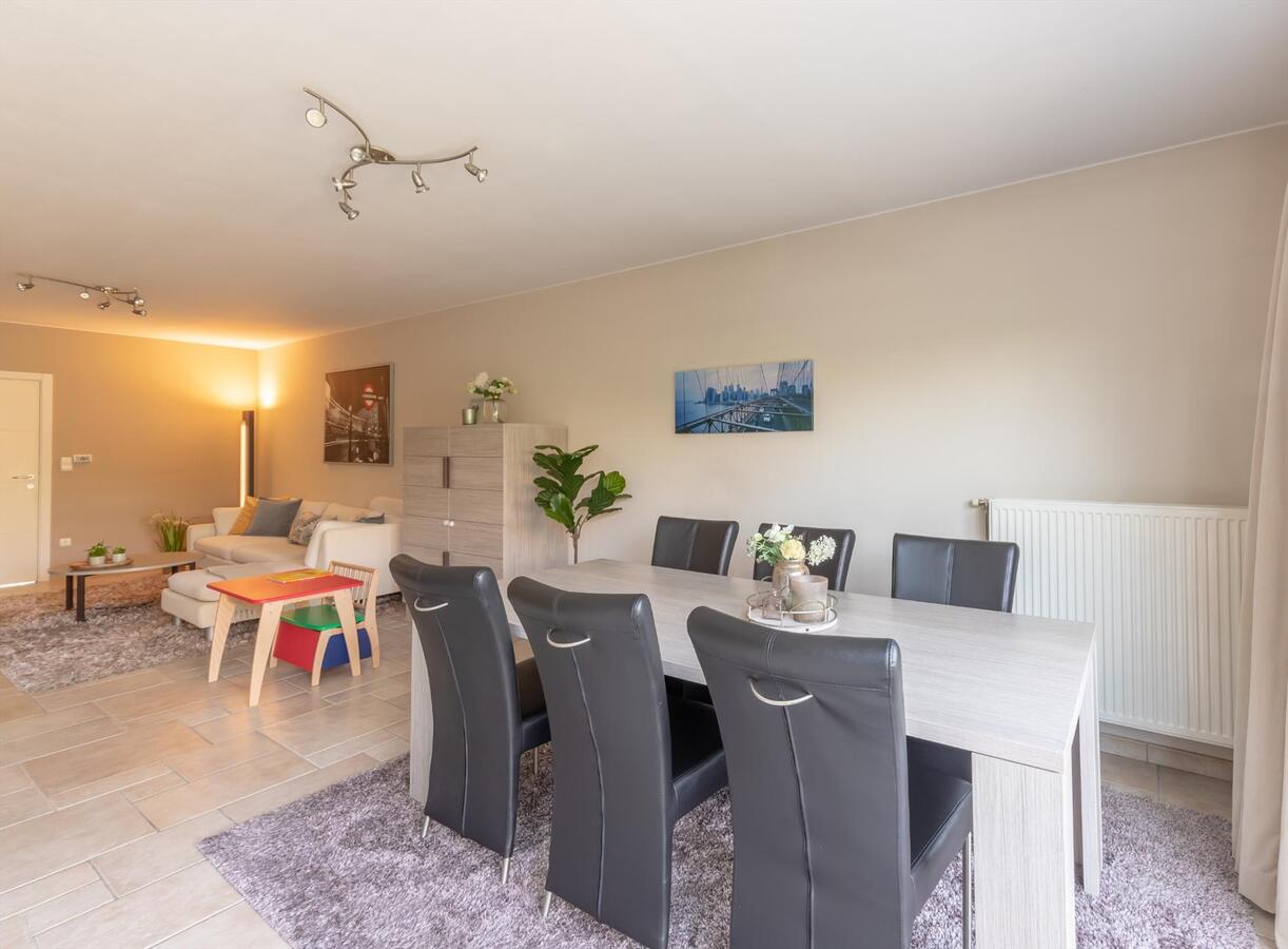 Zeer ruime woning met bijzonder veel licht én luxe  !    IDEAAL VOOR GROOT GEZIN !! 