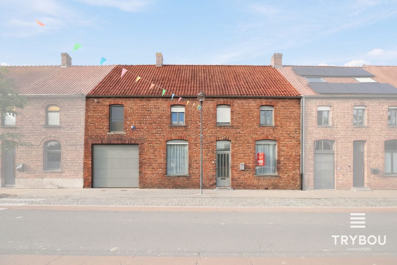Ruime gezinswoning met 4 slaapkamers, garage en aangename tuin in Merkem! 