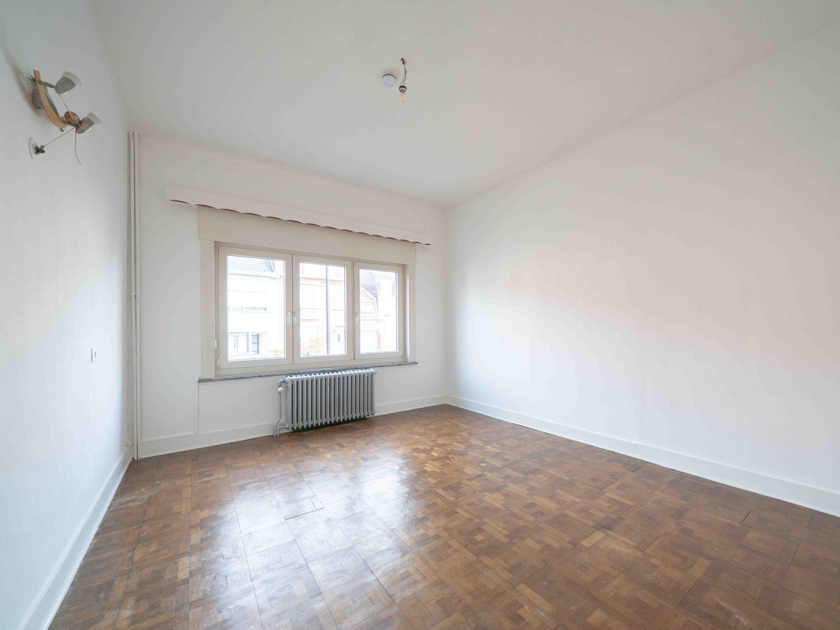 4-gevelwoning met prachtige tuin nabij alle faciliteiten 