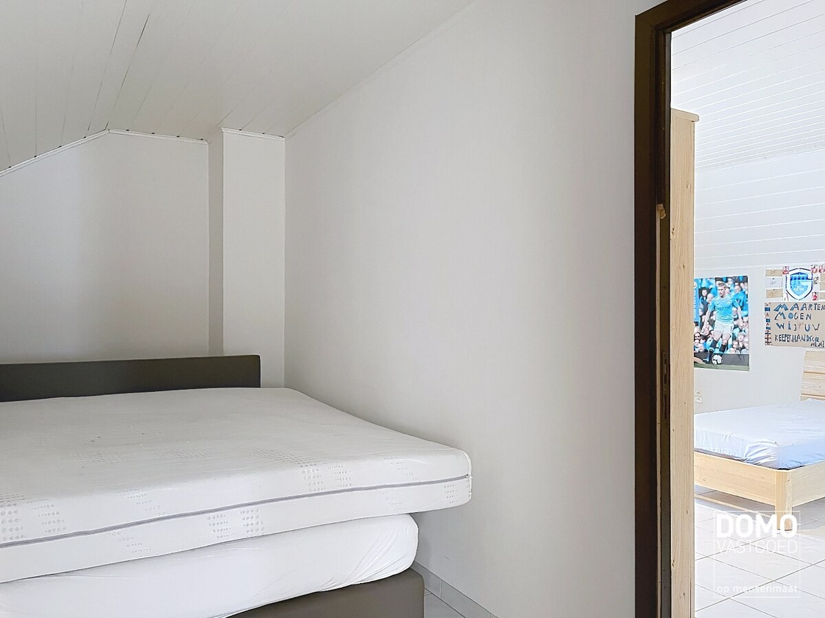 RUIME, LICHTRIJKE OPEN BEBOUWING MET ZONNIGE TUIN TE HALEN 