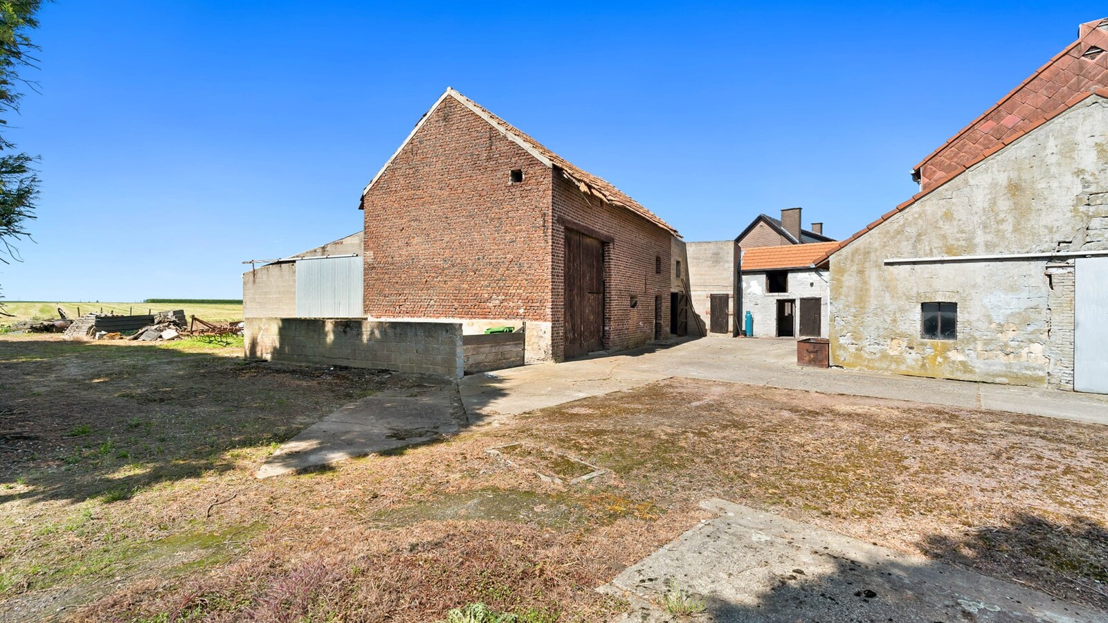 Renovatiewoning op perceel van 6854 m² 