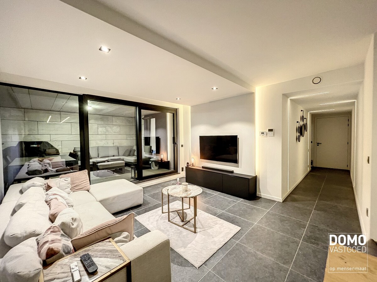 Luxe appartement met terras, ruime slaapkamer en bureau te Hasselt,  94m² bewoonbare oppervlakte 