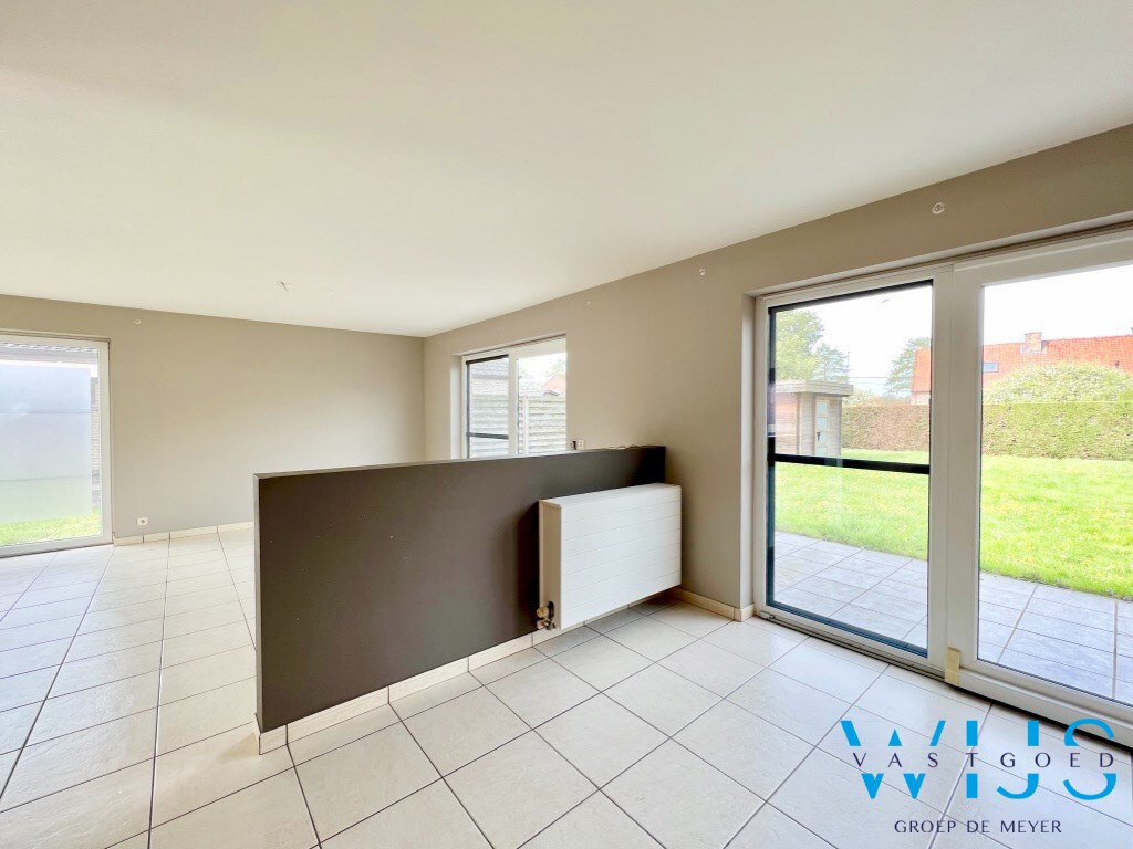 Open bebouwing met zonnige tuin, 3 slaapkamers en garage te Kluizen ! 