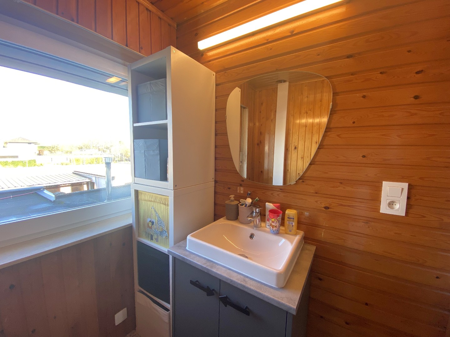 Zeer degelijke halfopen woning op mooie rustige ligging te Beveren-Leie! 