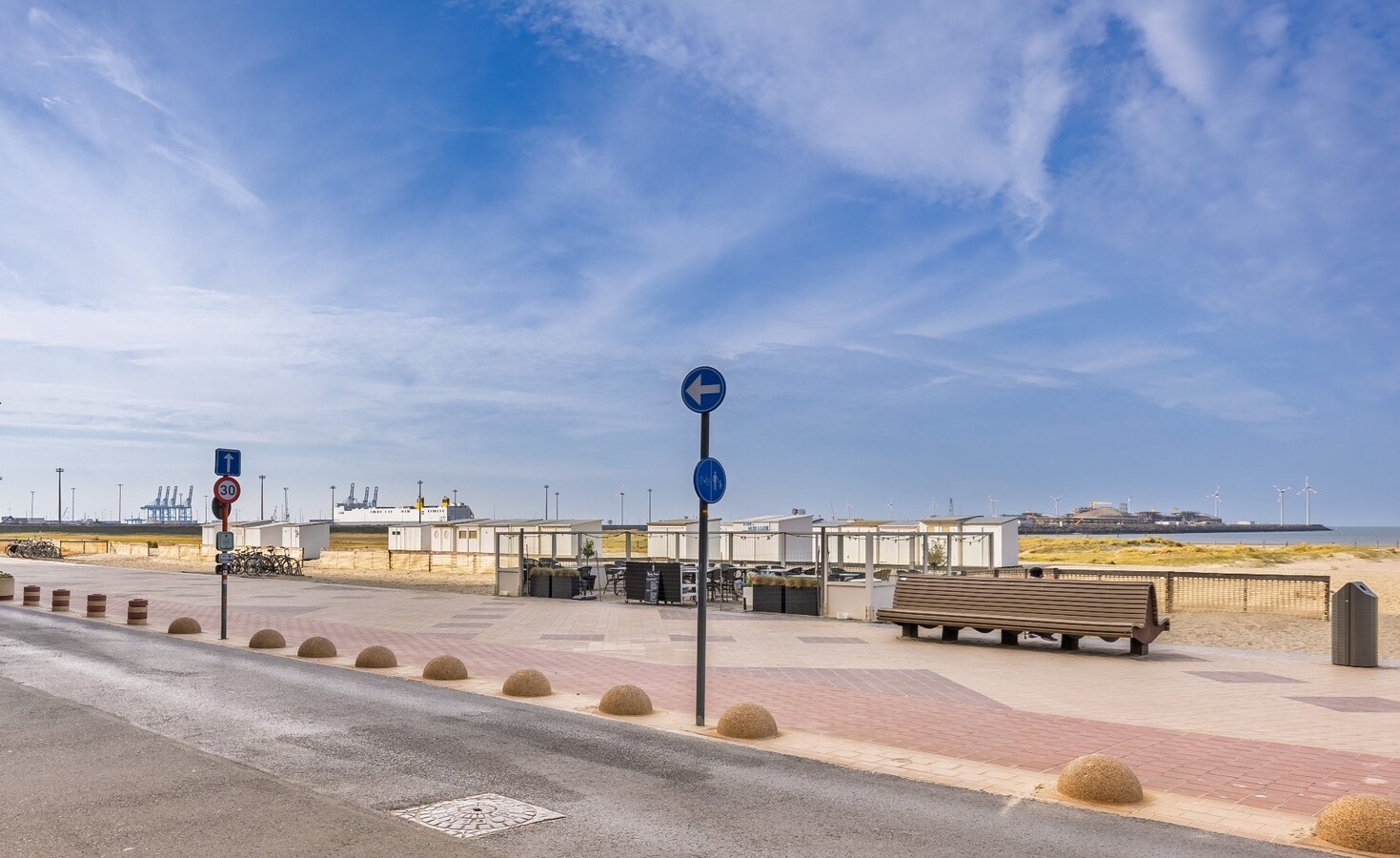 Uitzonderlijk hoekappartement met zijdelings zeezicht 