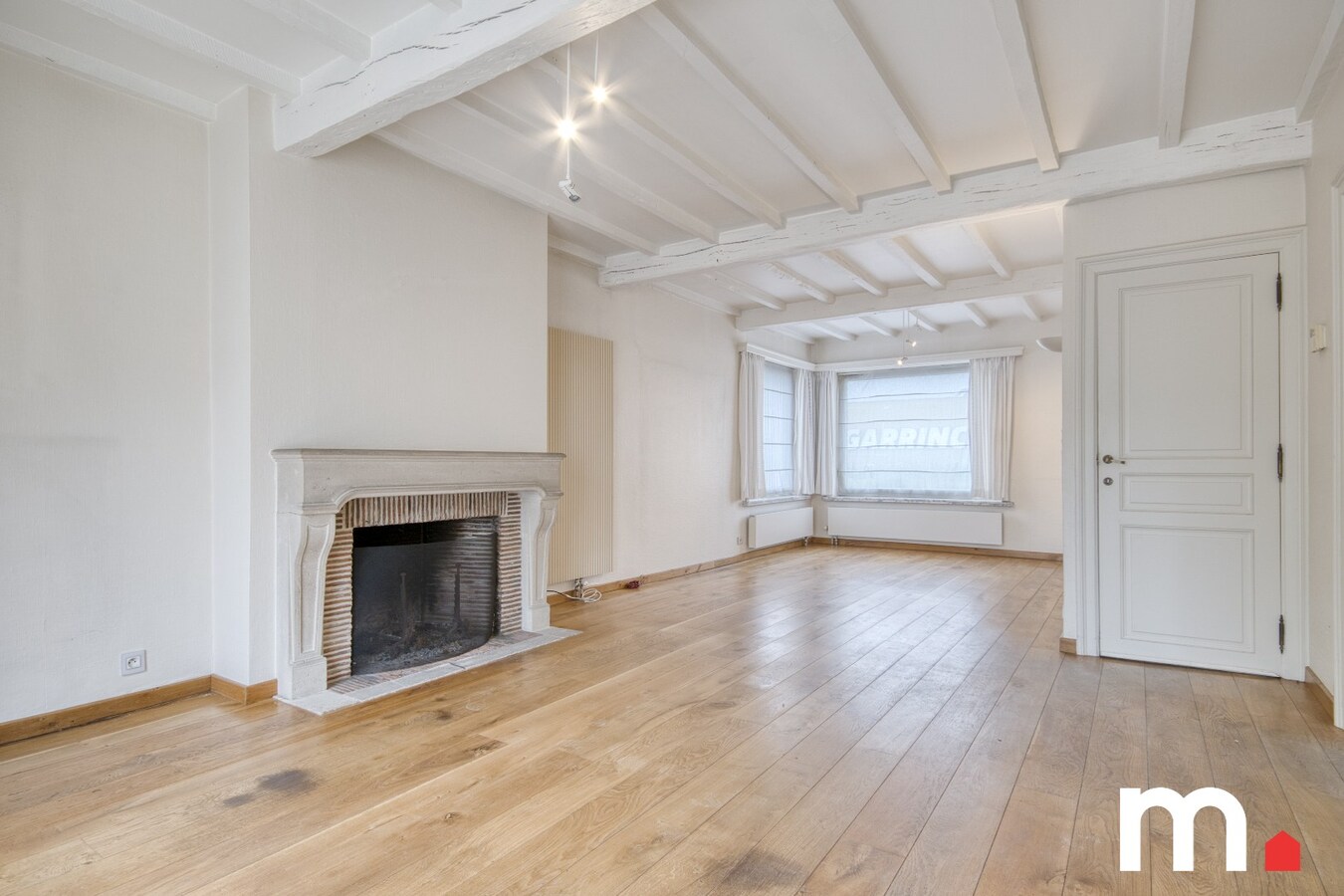 Centraal gelegen woning met privé parkeerplaats te koop in Heule ! 