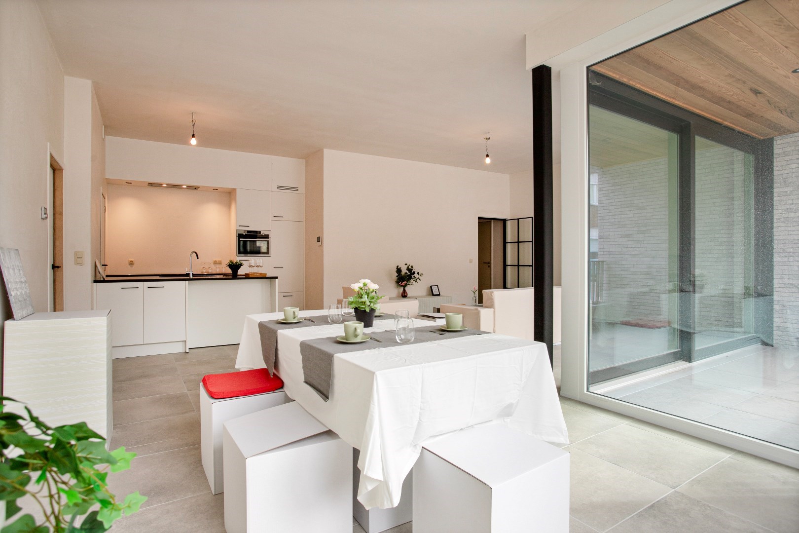 Volledig afgewerkt appartement met 2 slaapkamers en terras. 