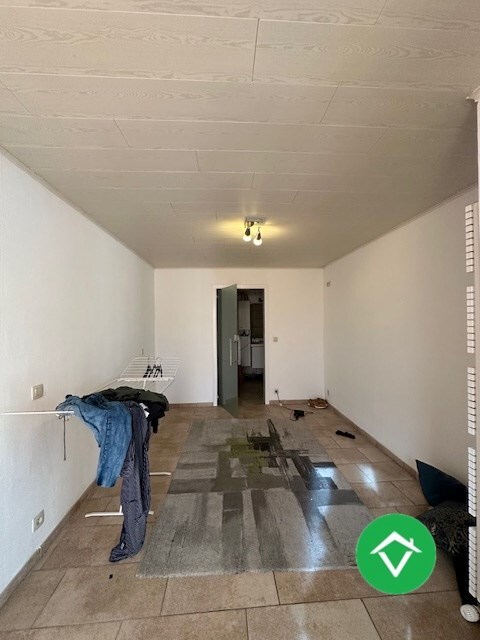 Instapklaar gelijkvloers appartement met tuin en garage in rustige wijk te Eernegem 