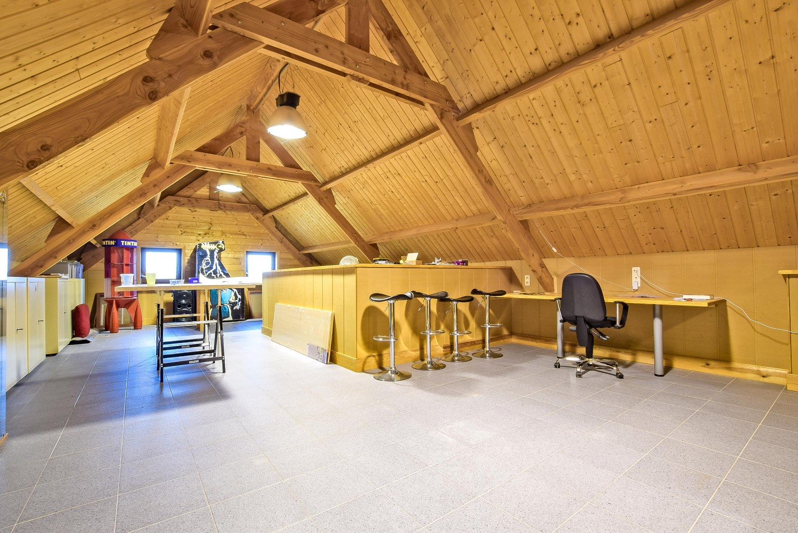 Uniek gelegen landhuis op 4334 m² gelegen te Diksmuide. 