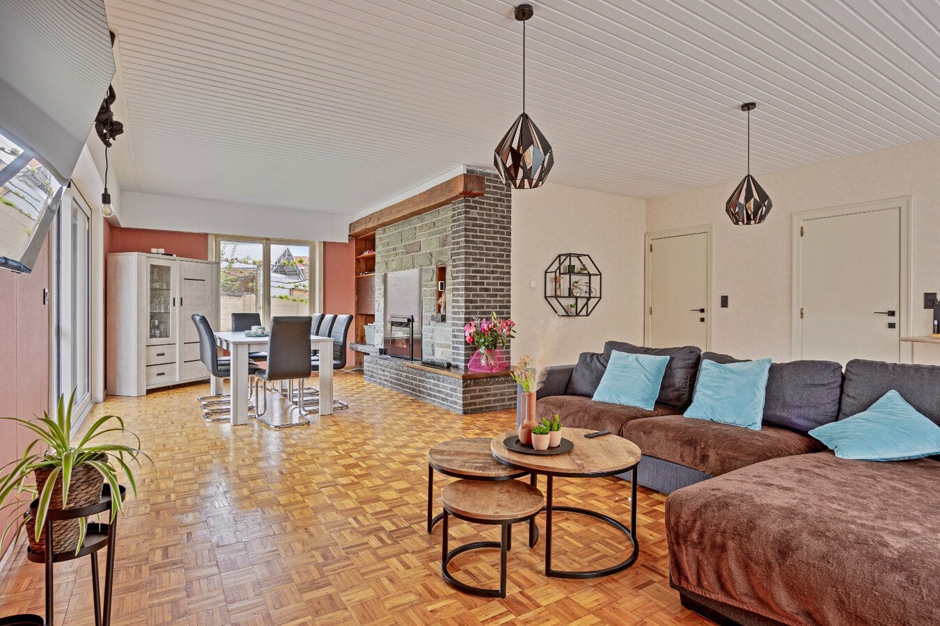 Zeer ruime woning met garage te koop in centrum Oudenaarde 