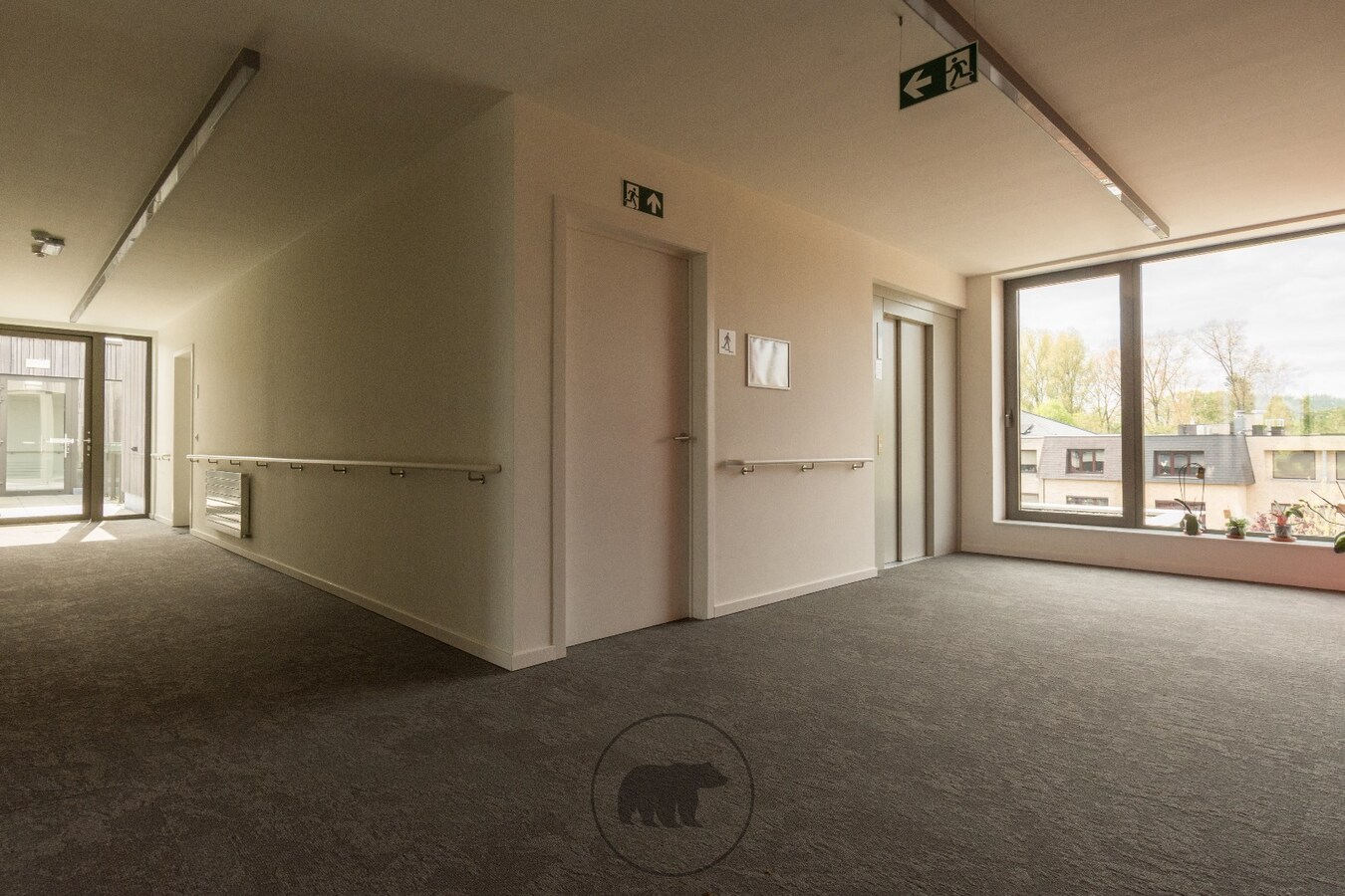 Luxueuze assistentiewoning met ruim terras en zicht op parkdreef 