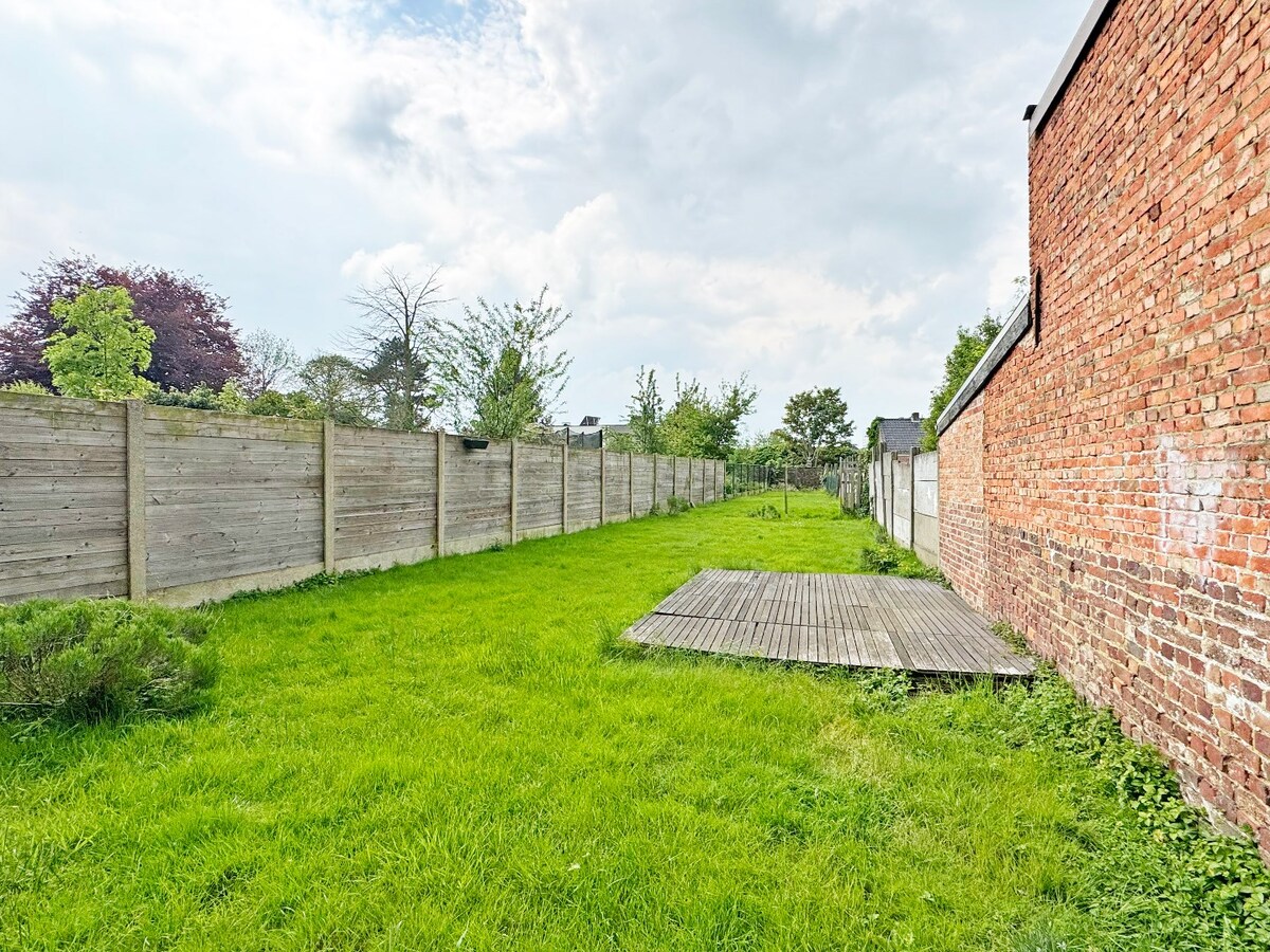 Te renoveren woning met 3 kamers en tuin centrum Herzele 