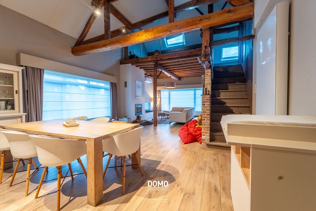 Verrassend ruime woning met karakter te Kuringen. 