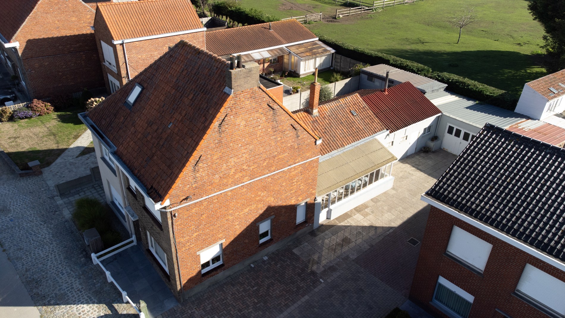 Te renoveren halfopen bebouwing nabij centrum Maldegem 