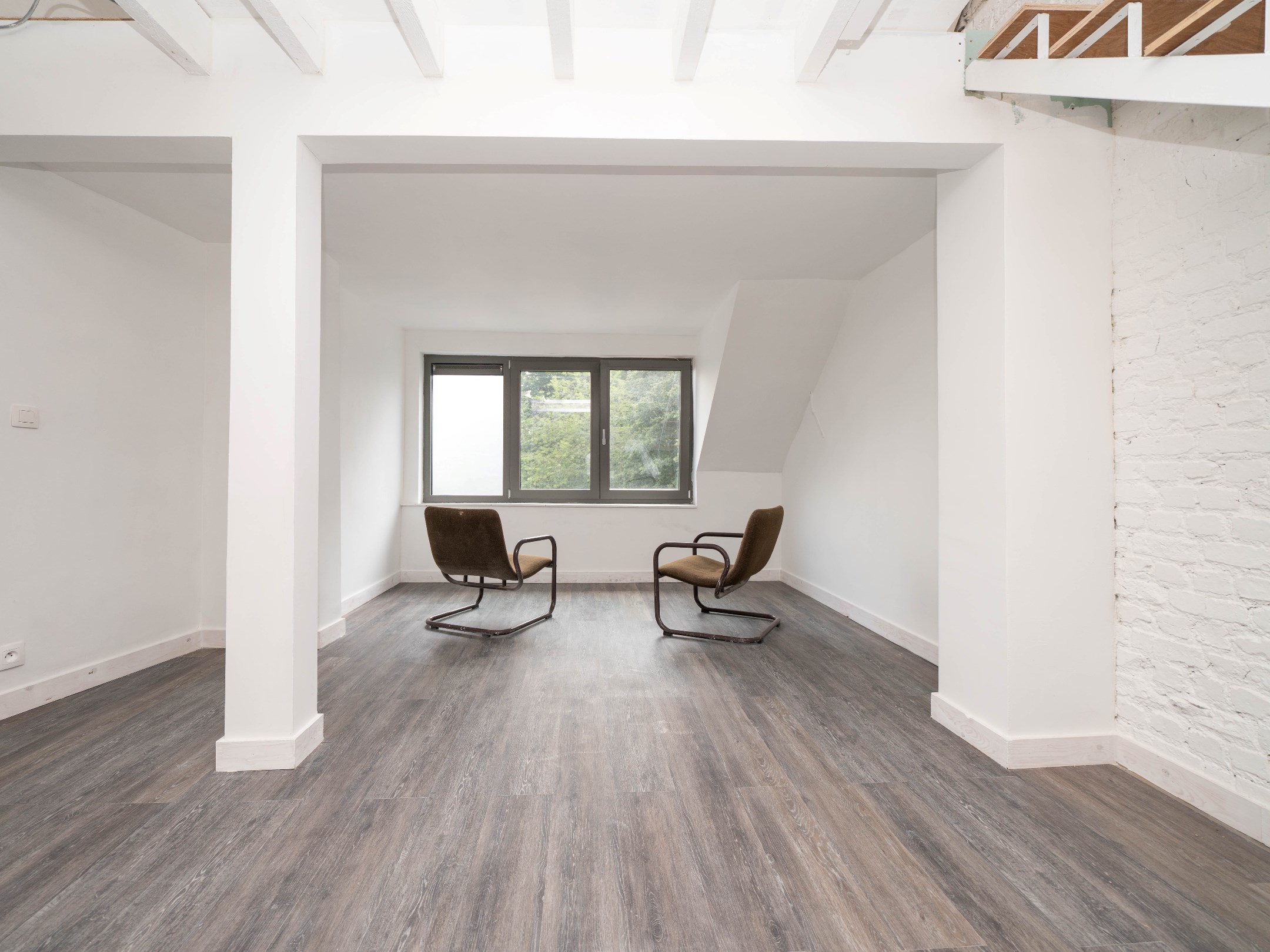 Gerenoveerde woning met 4 kamers, garage en stadstuintje 