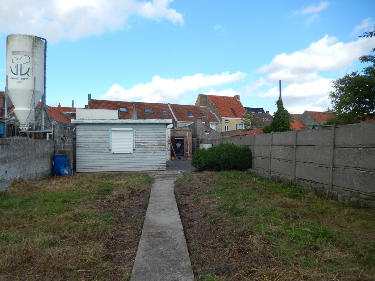 Handelspand/ kantoorruimte te Leffinge 