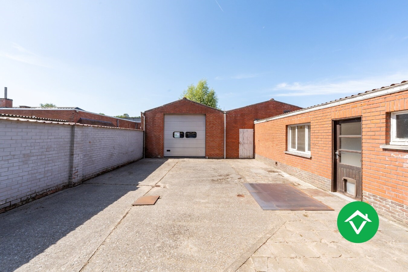 Instapklare woning met 4 slaapkamers en loods te Koekelare 