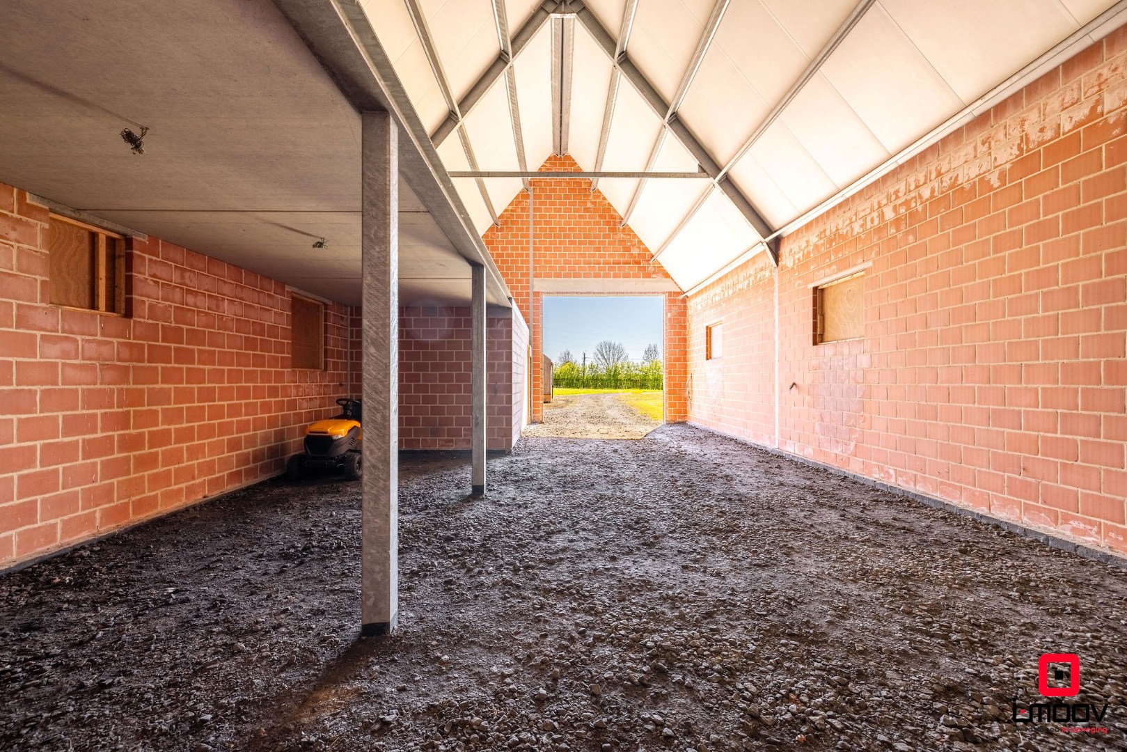 Landelijk gelegen ruwbouwhoeve met bijgebouwen op uitzonderlijk perceel van ca. 9.331 m² 