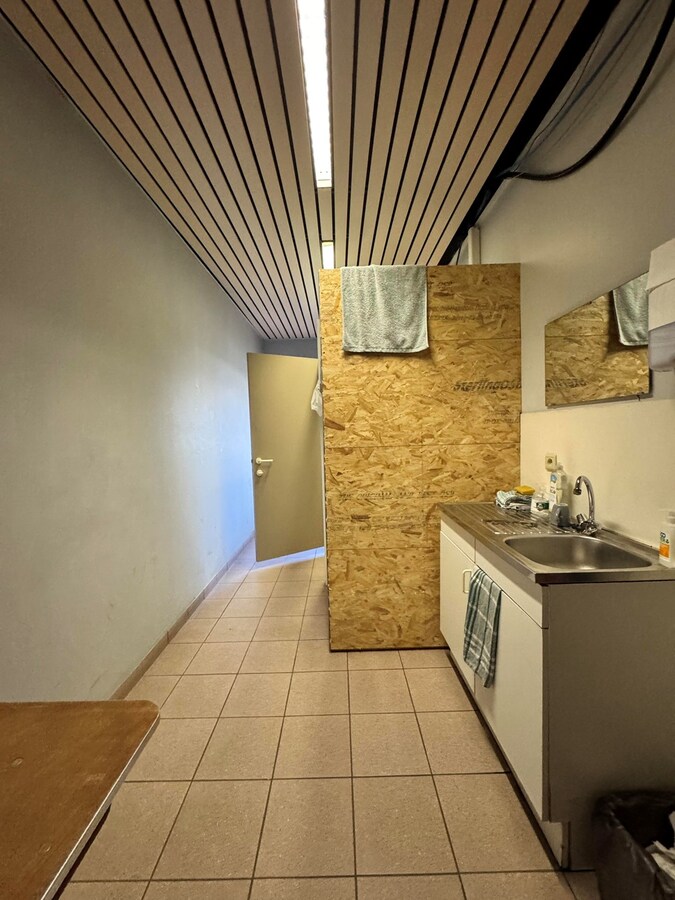 Loods met burelen te huur te Koekelare 