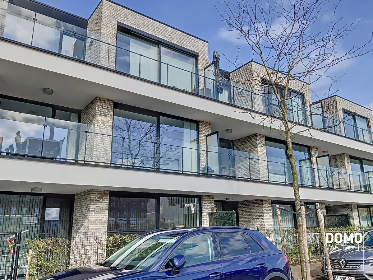 MODERN APPARTEMENT MET TERRAS. LIFT EN 2 SLAAPKAMERS IN DIEPENBEEK 