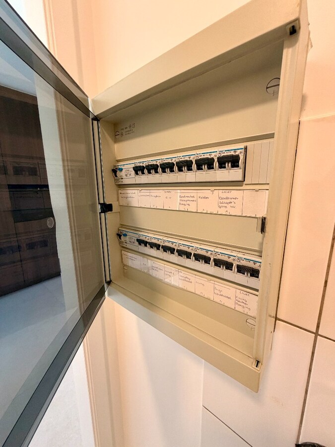 Volledig gerenoveerd en instapklaar appartement van 100 m² met grootte leefruimte en terras — centrum Bonheiden 