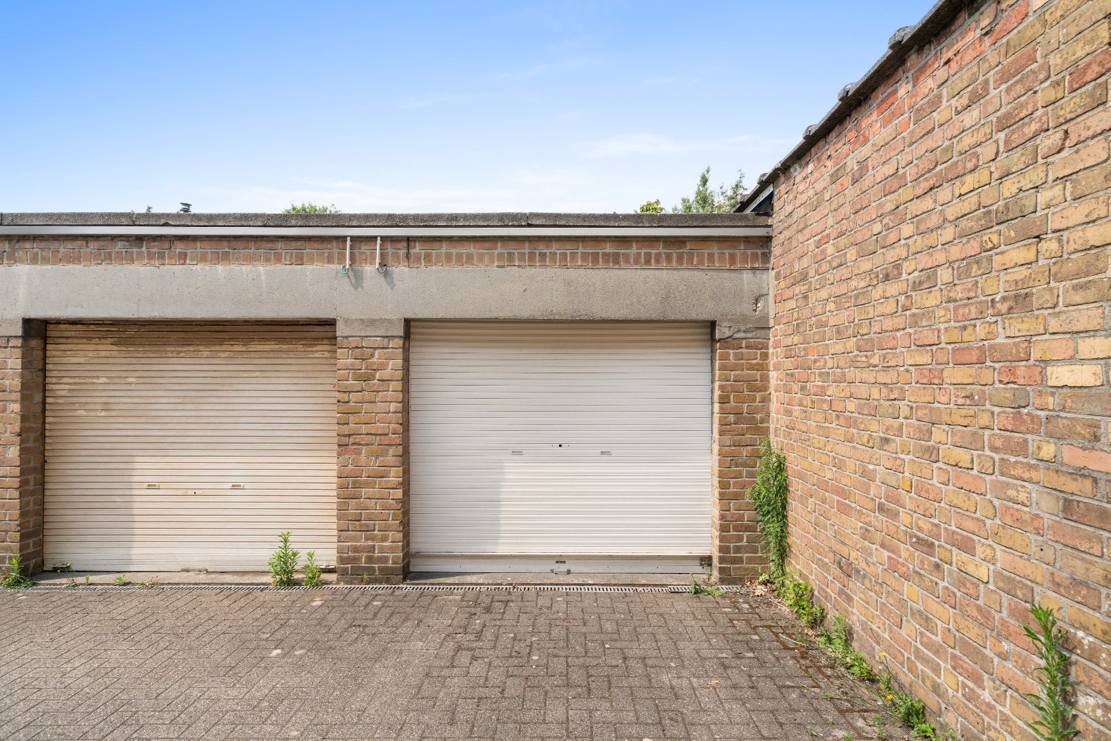 Lichtrijk 2-slpk appartement met garage 