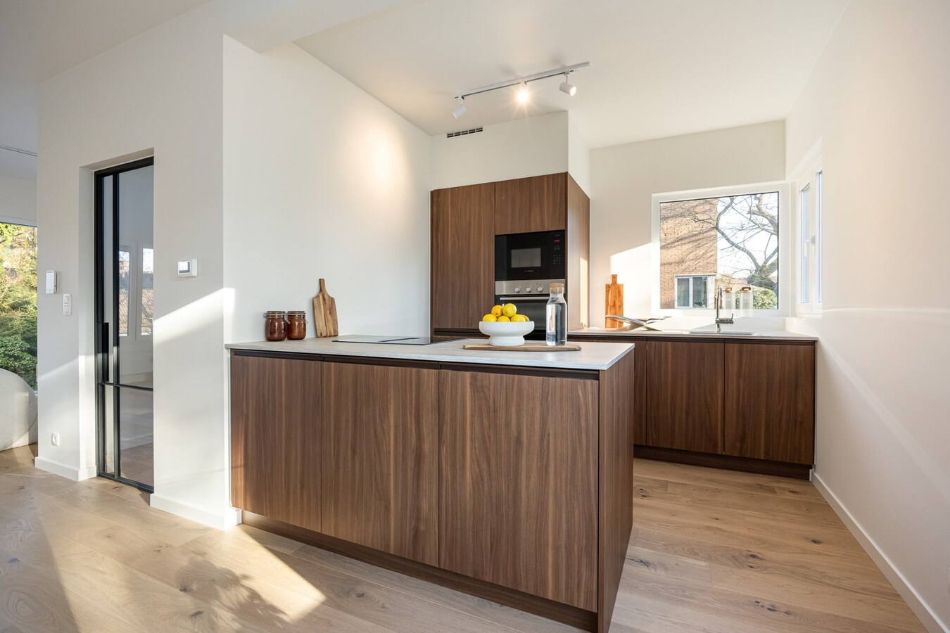 Volledig gerenoveerde HOB op een toplocatie te Brasschaat! 