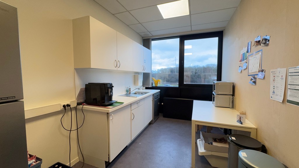 Strategisch gelegen kantoren te huur vlakbij klaverblad in Gent