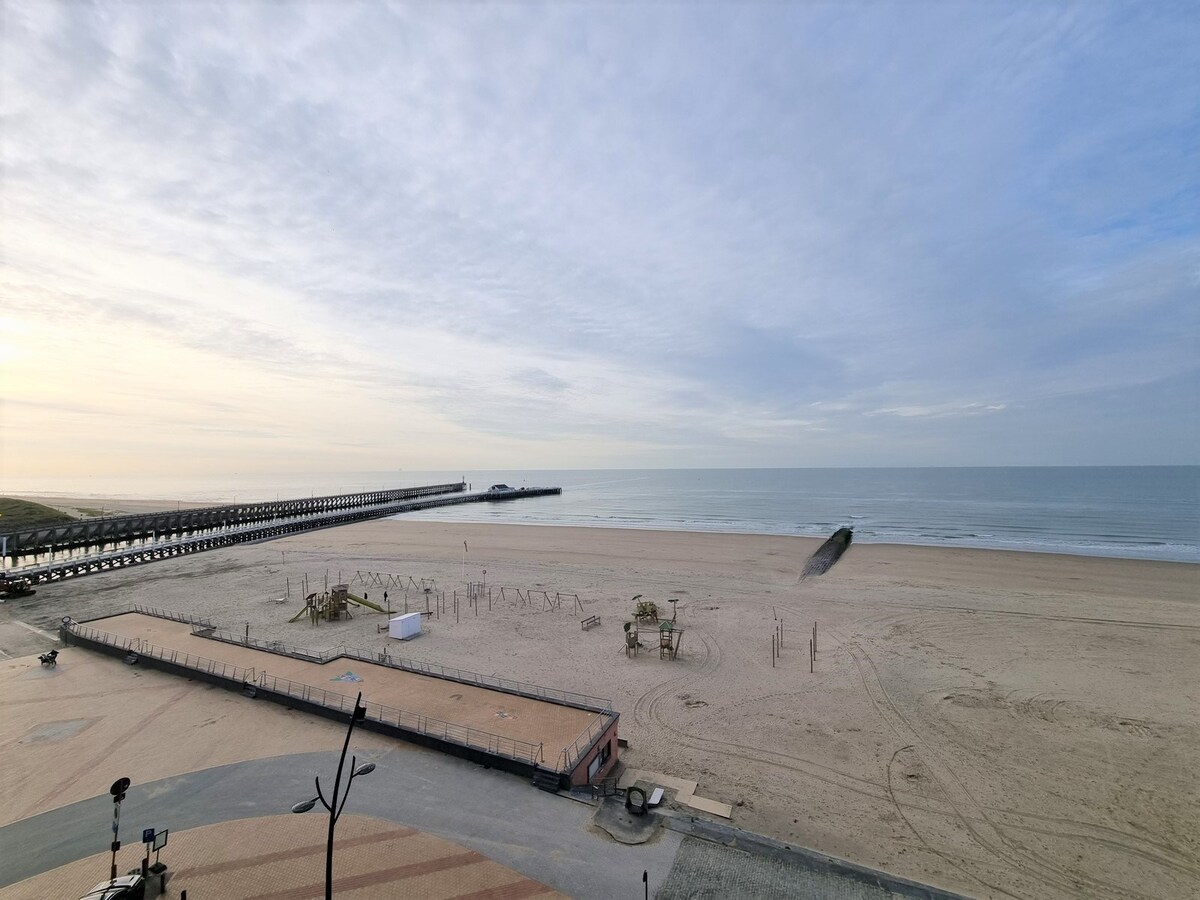 Designappartement met terras op de Zeedijk - Blankenberge 