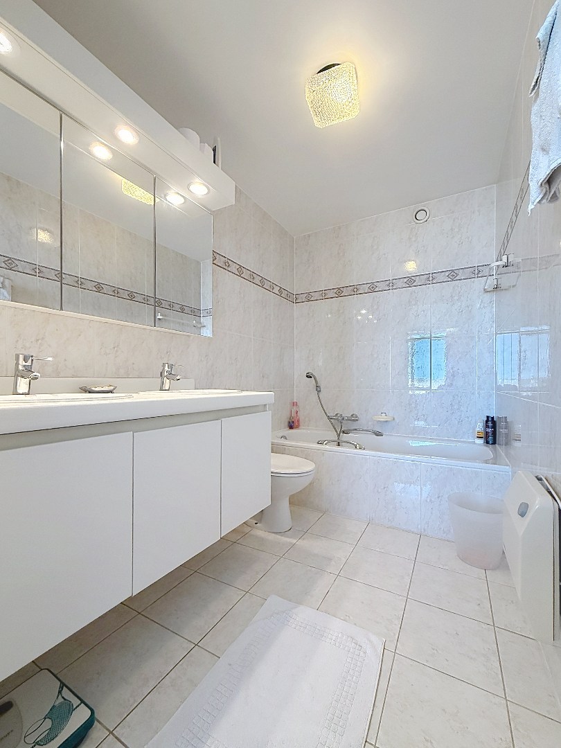 Appartement et zeezicht, lift en garage in Nieuwpoort - 2 slaapkamers, 2 badkamers, bouwjaar 1990, 52.00m² bewoonbare oppervlakte 