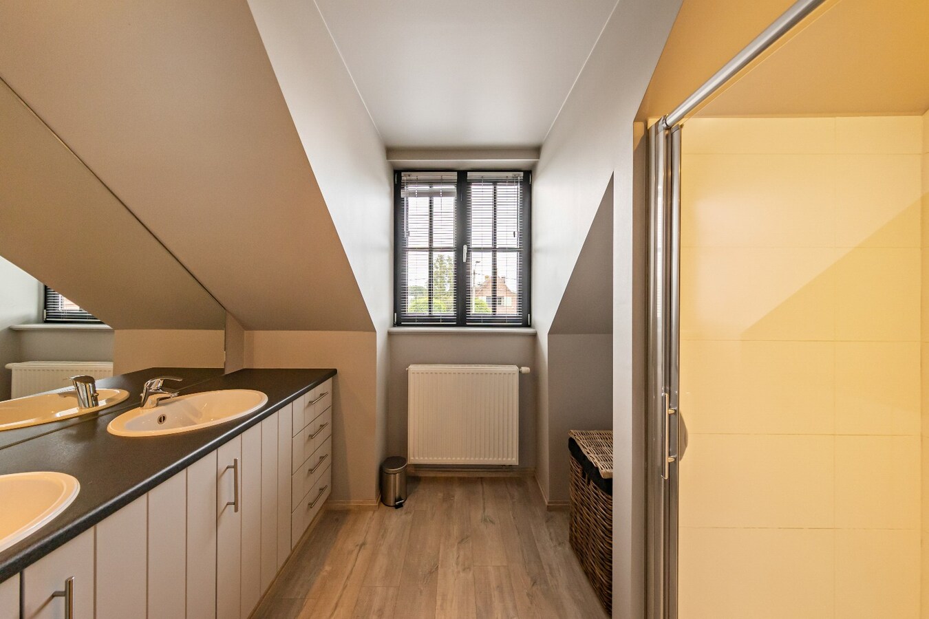 Prachtige landelijke villa met gezinstuin en graslanden op 32.558m² 