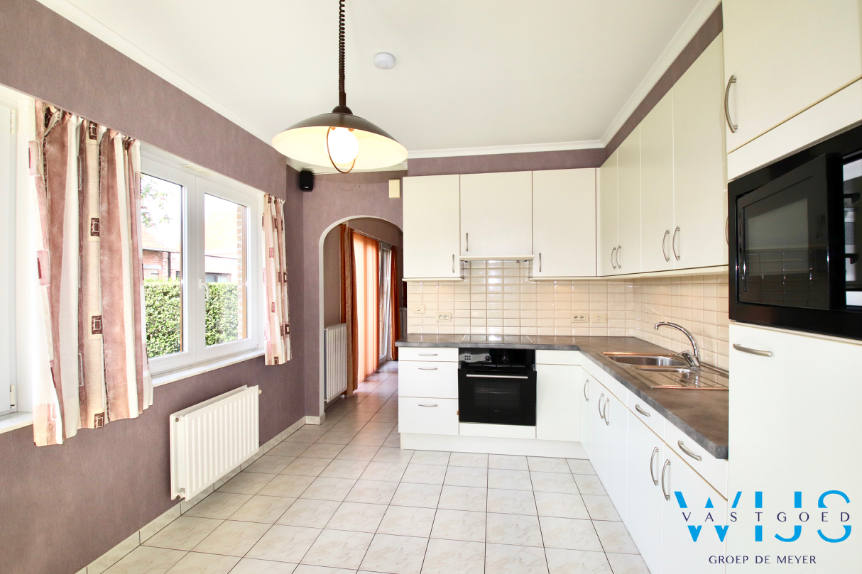 Leuke gezinswoning met 4 slaapkamers &amp; tuin te Oosteeklo ! 