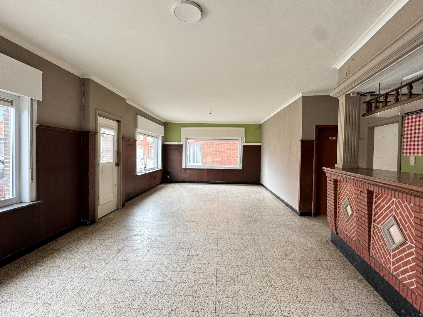 Woning met tal van mogelijkheden in centrum Zulte. 