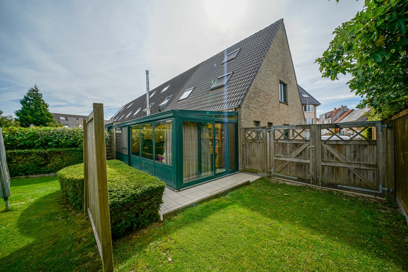 Ruime halfopen bebouwing vlak bij de Spuikom (Bredene) 