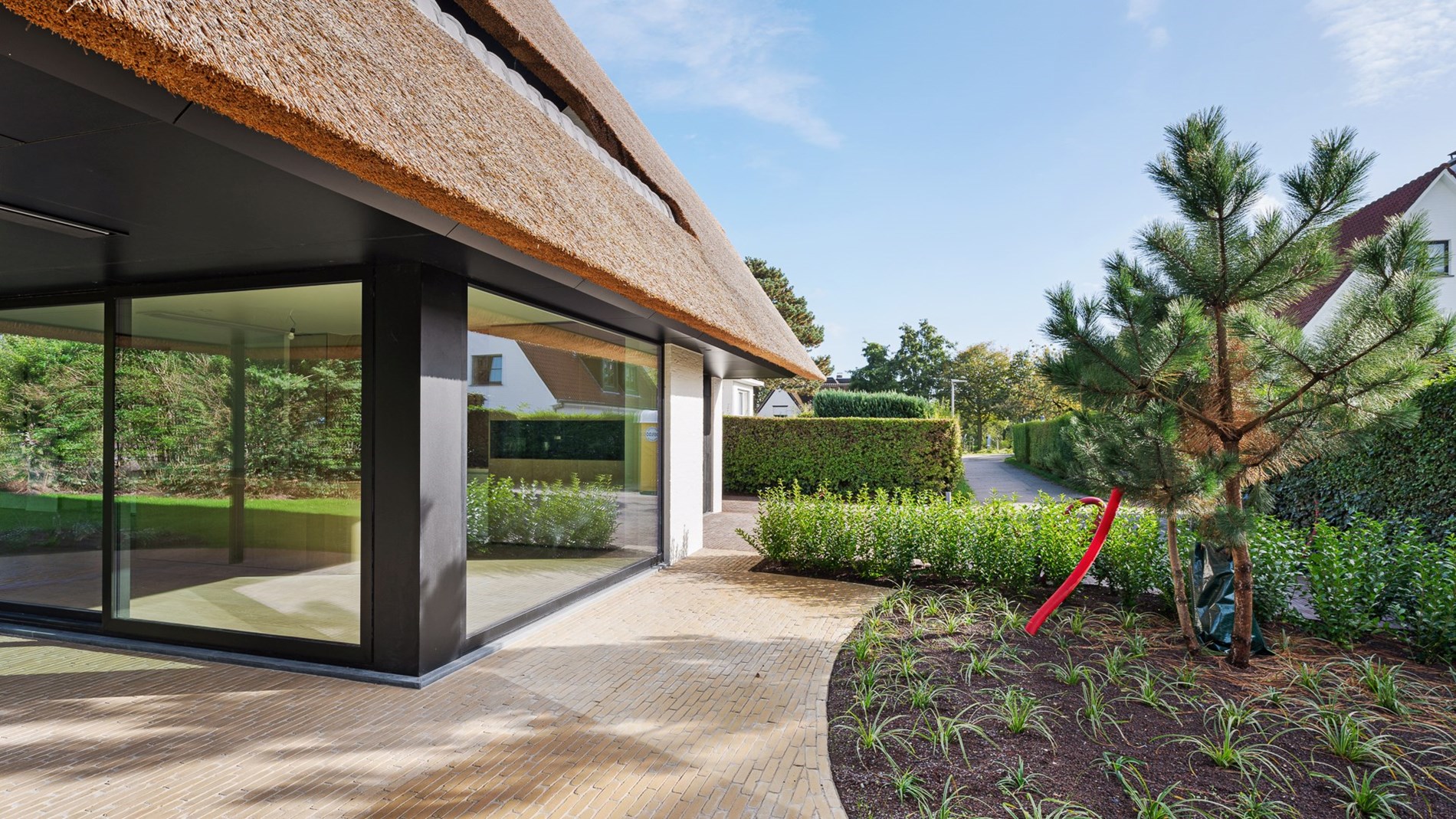 Impressionnante villa neuve au cœur du Zoute, à quelques pas du golf de Knokke. 
