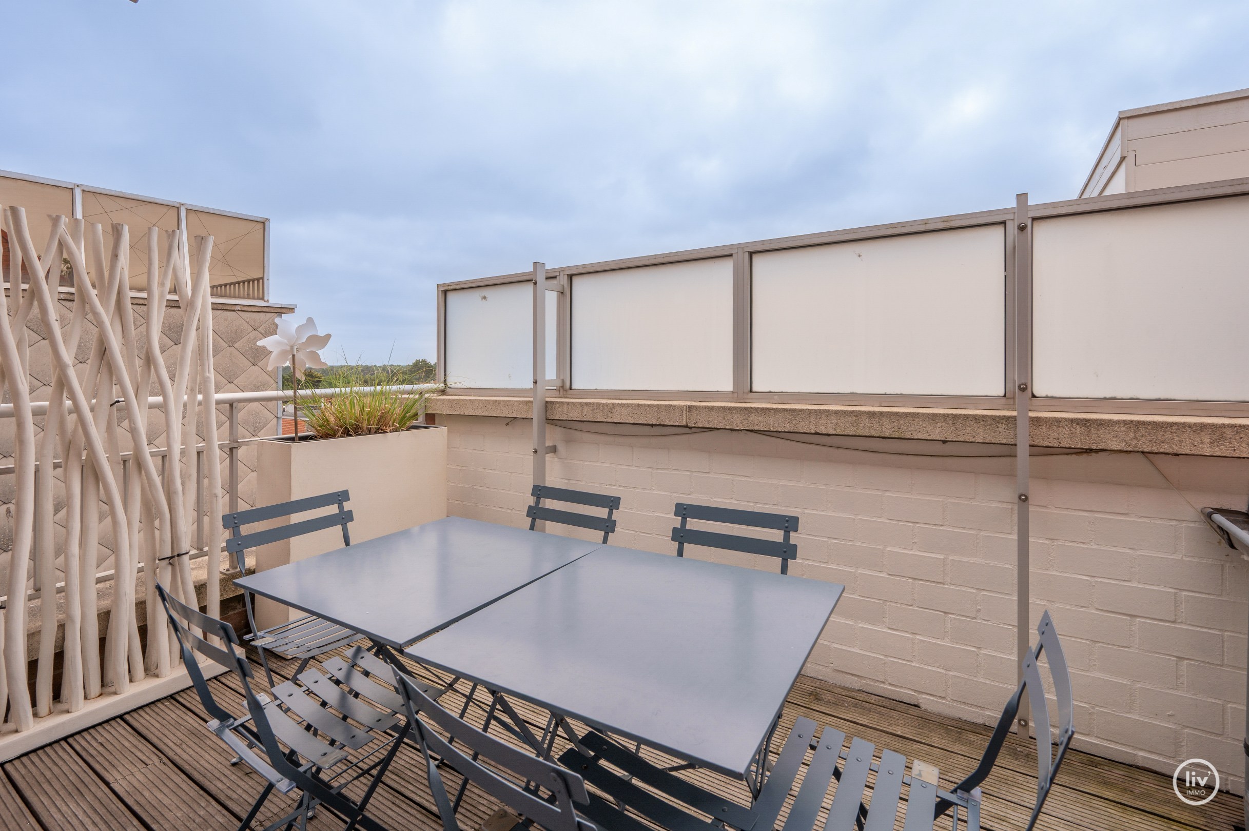 Zuidgericht en tevens instapklaar 4-slaapkamer appartement (159m2!) voorzien van 2 ruime terrassen met mogelijkheid tot aankoop van een XL-garagebox. 