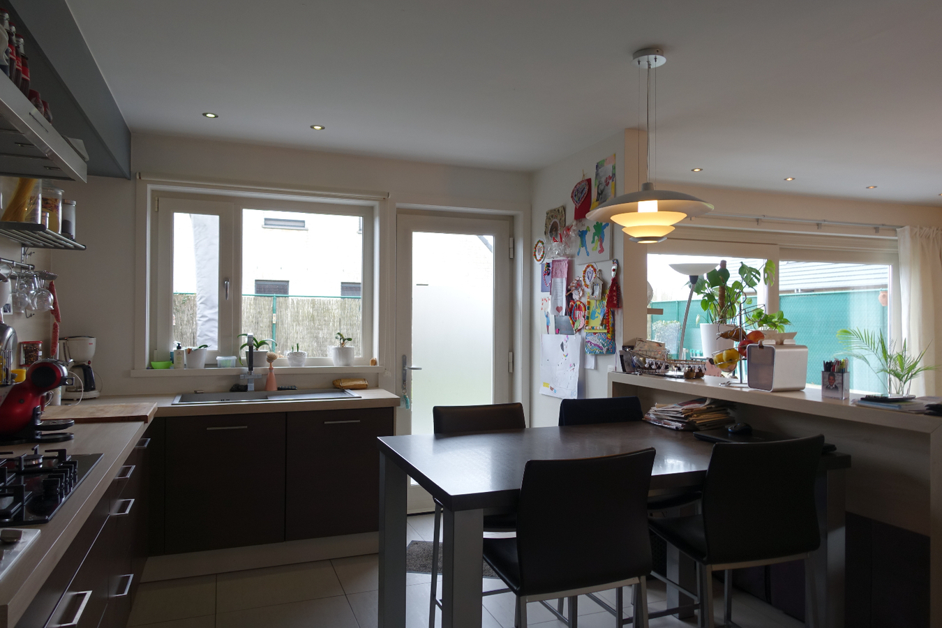 Instapklare hoekwoning met zonnige tuin 