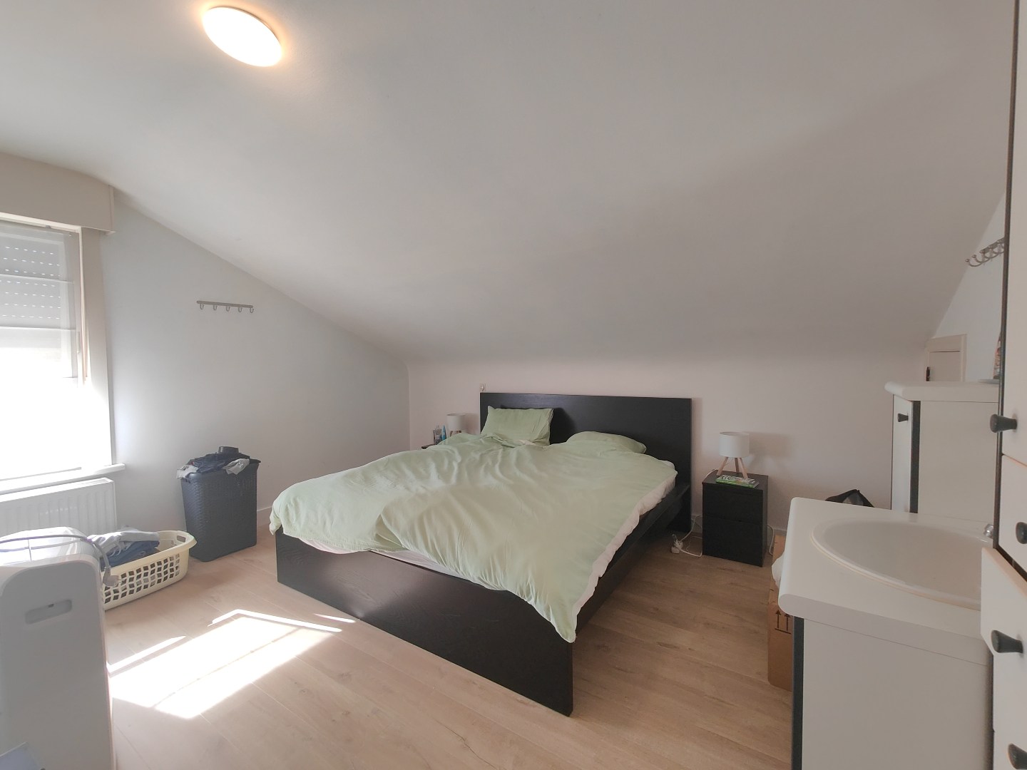 Charmante woning te huur op toplocatie vlakbij het centrum van Ardooie. 