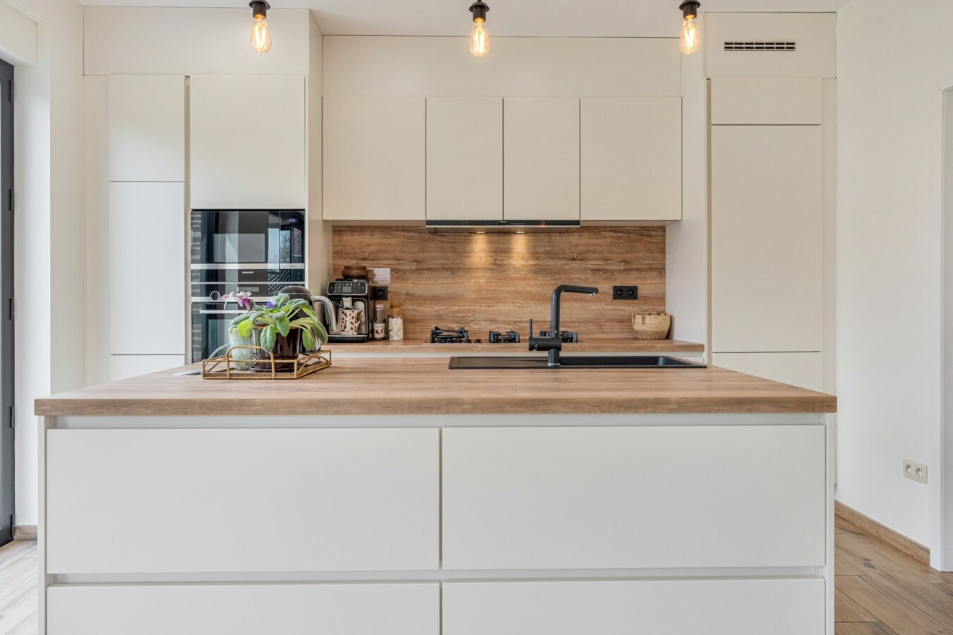 UNIEK VASTGOEDAANBOD! Kwaliteitsvolle pastorijwoning met duurzame technieken en uitzonderlijk wooncomfort 