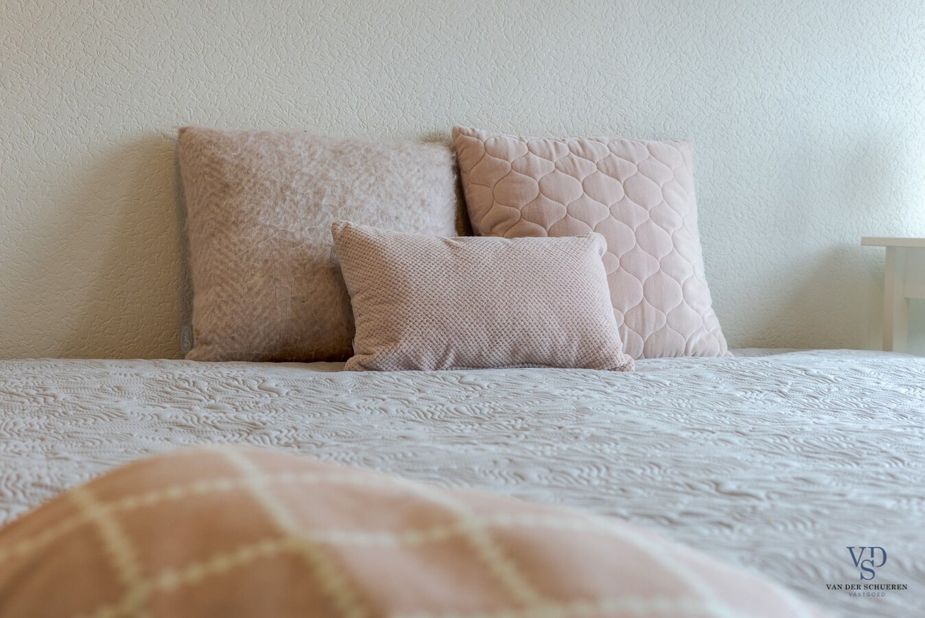 Ruime, deels gerenoveerde Half Open Bebouwing 