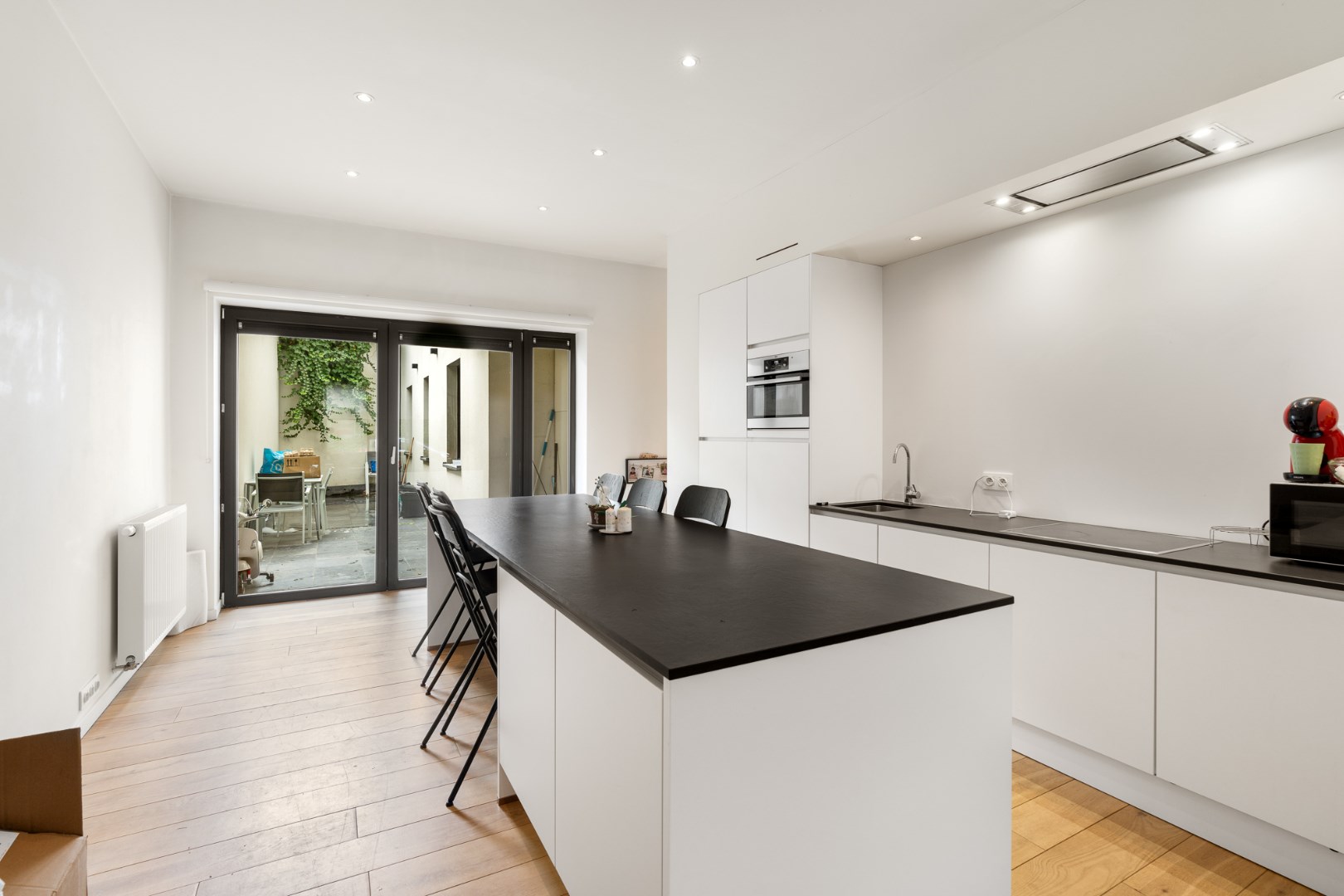 Magnifique appartement au rez-de-chaussée avec terrasse ensoleillée à proximité du centre. 