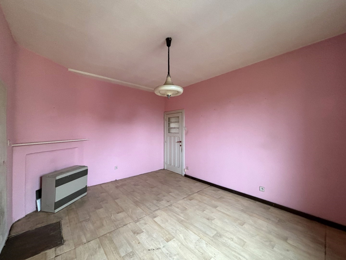 Frituur met volledige inboedel en bovengelegen appartement in Leopoldsburg 