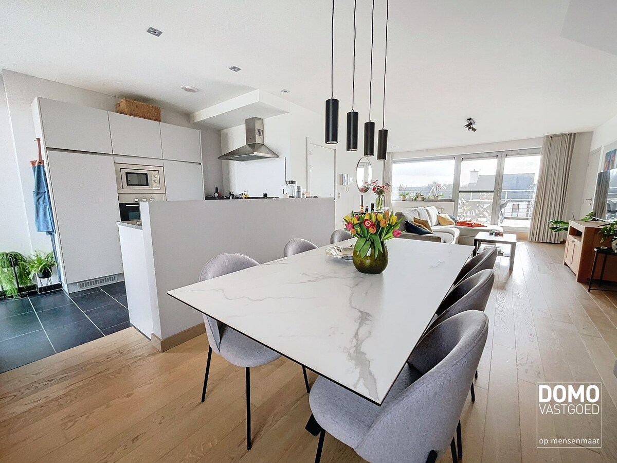 Knap en ruim appartement in het centrum van Kermt, inclusief een buitengewoon terras. 