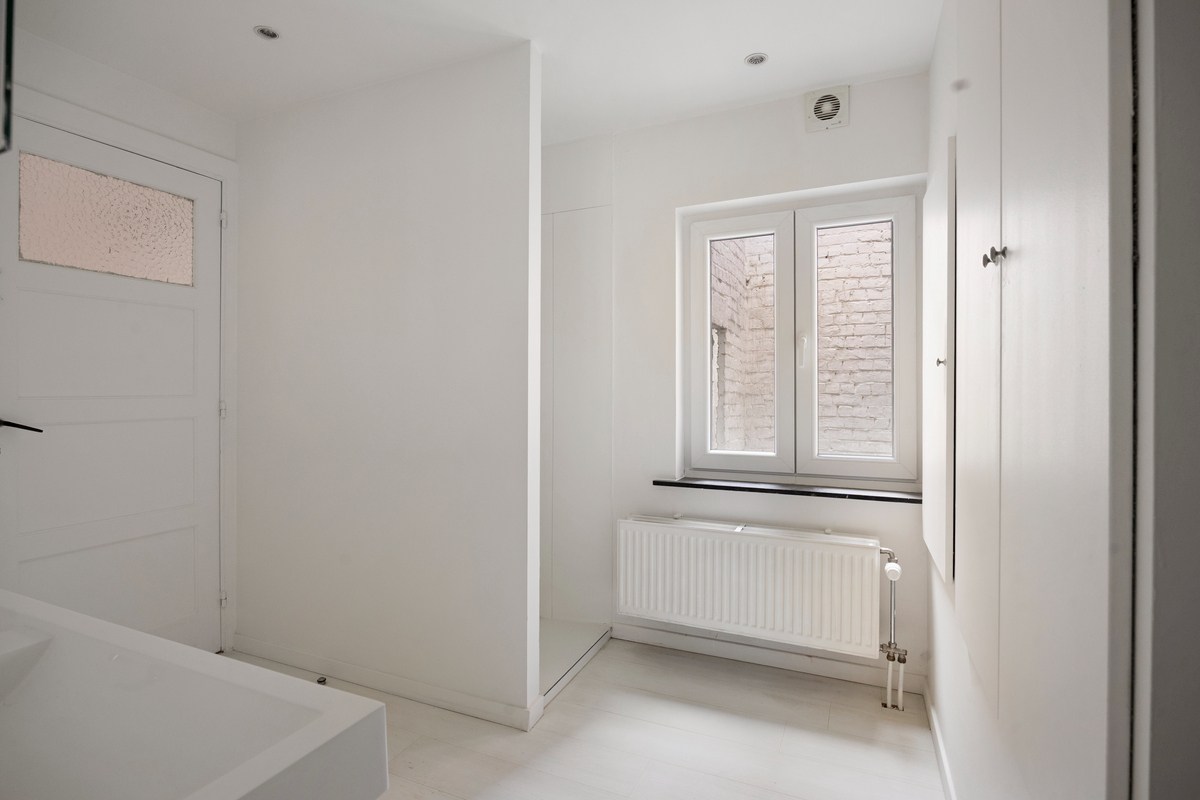 Woning met 4 slaapkamers, 2 badkamers, terras in centrum Leuven ! – EPC 187 kWh/m² - bewoonbare opp. 184m² 